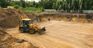 Разработка котлована Глазов стоимость за от 561 руб. м3 - заказать работы по копке и рытью котлованов | траншей